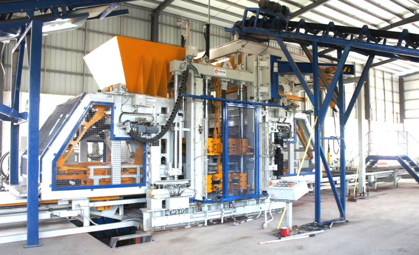 Le macchine per mattoni Quangong lasciano il segno nel sud della Cina: mattoni per pavimentazione e mattoni a forma di diamante gestiti da un'unica macchina